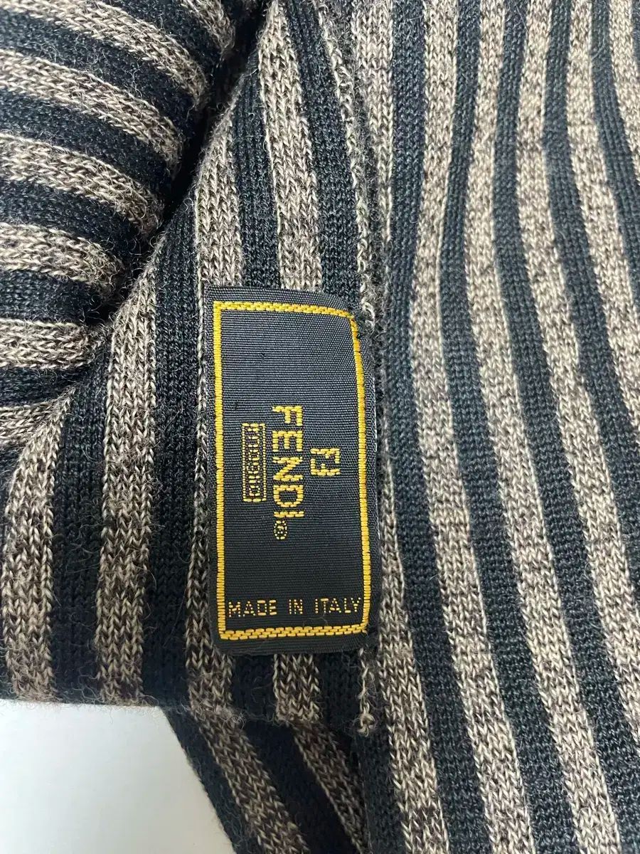 E5571-59◾️フェンディ　ロゴニット　マフラー FENDI（フェンディ) 正規品 ロゴプレイ ブラウン ニット