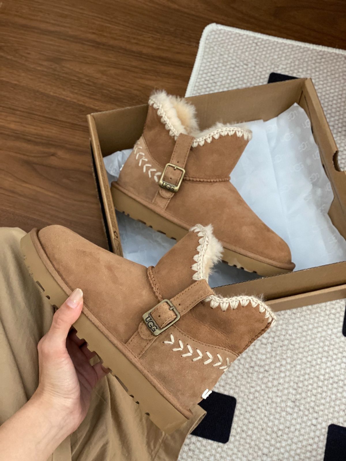 美品 UGG アグ ムートン ブーツ レディース ショートブーツ 可愛い 02