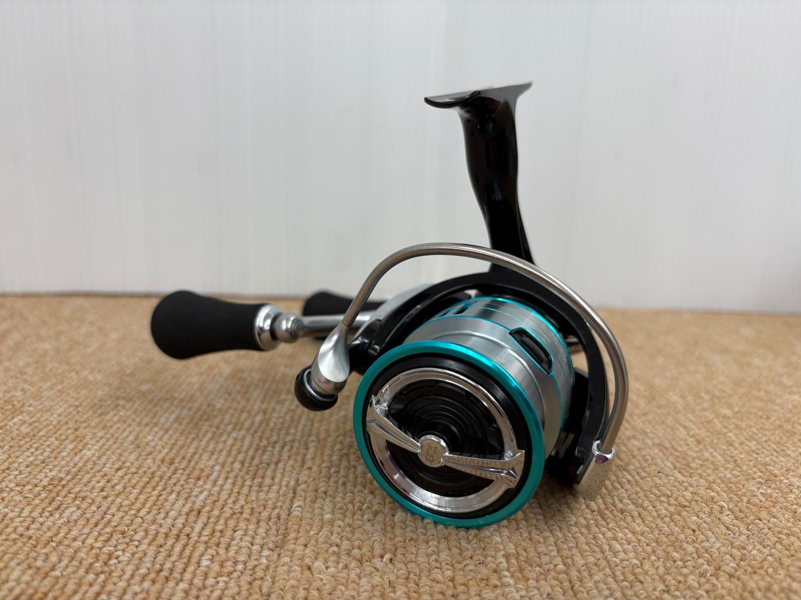中古品】DAIWA ダイワ リール 19エメラルダス LT3000S-CH-DH