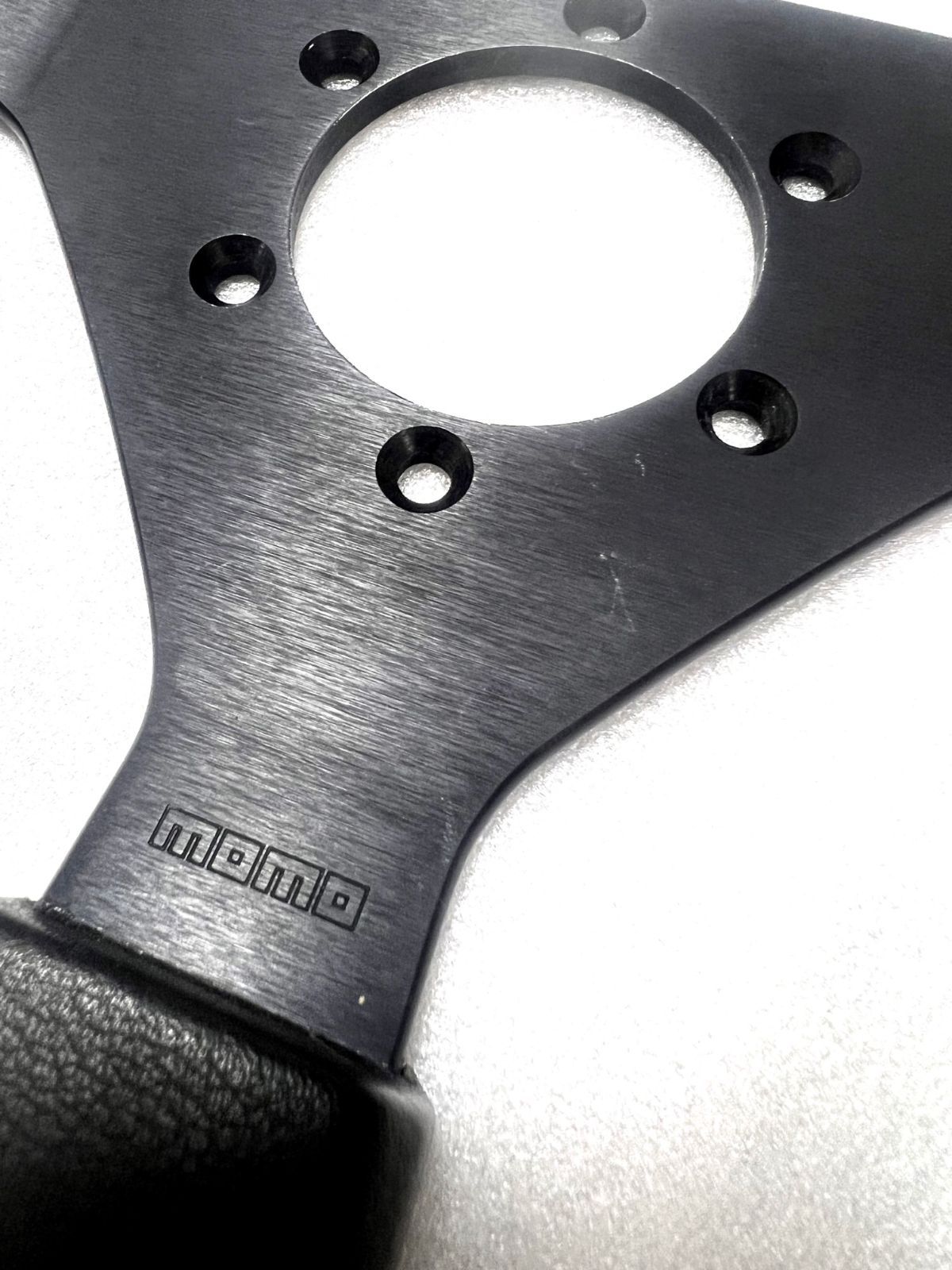 ☆送料無料☆momo NARDI ナルディ ステアリング 37パイ(センチ