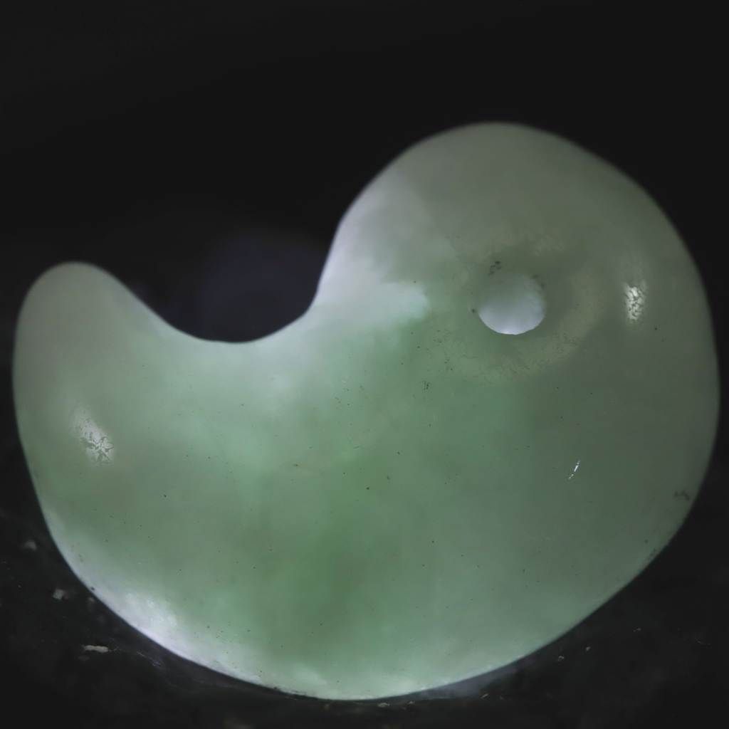 糸魚川翡翠 ヒスイ 小滝産 薄緑 20mm勾玉 ディレクトリカード付 5.33g