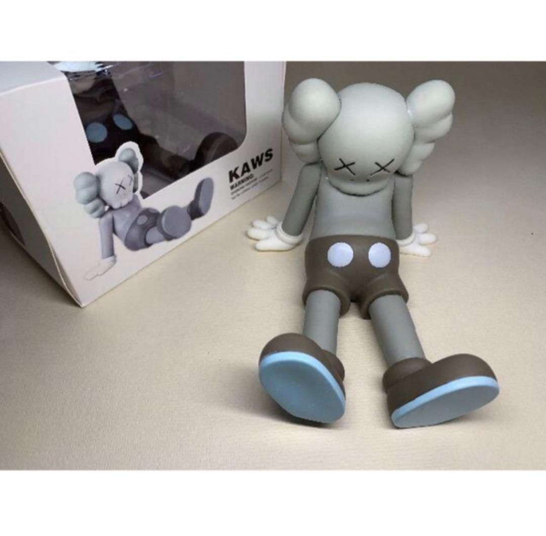 Kaws Trendy ornamentsカウズフィギュア