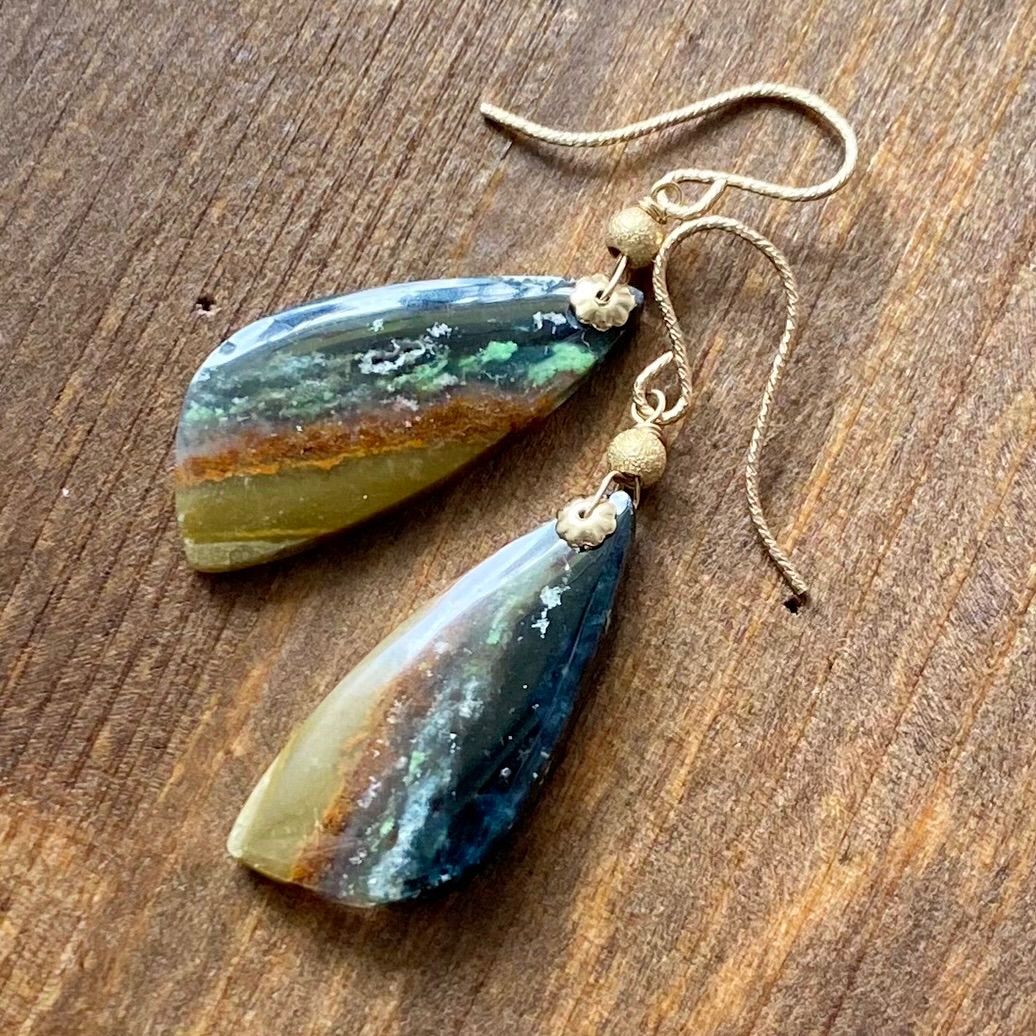 希少 グリーンオパライズドウッド 大きめピアスチャーム·͜· ︎︎ 14kgfオパライズウッド ピアスチャーム 希少 グリーンオパライズ