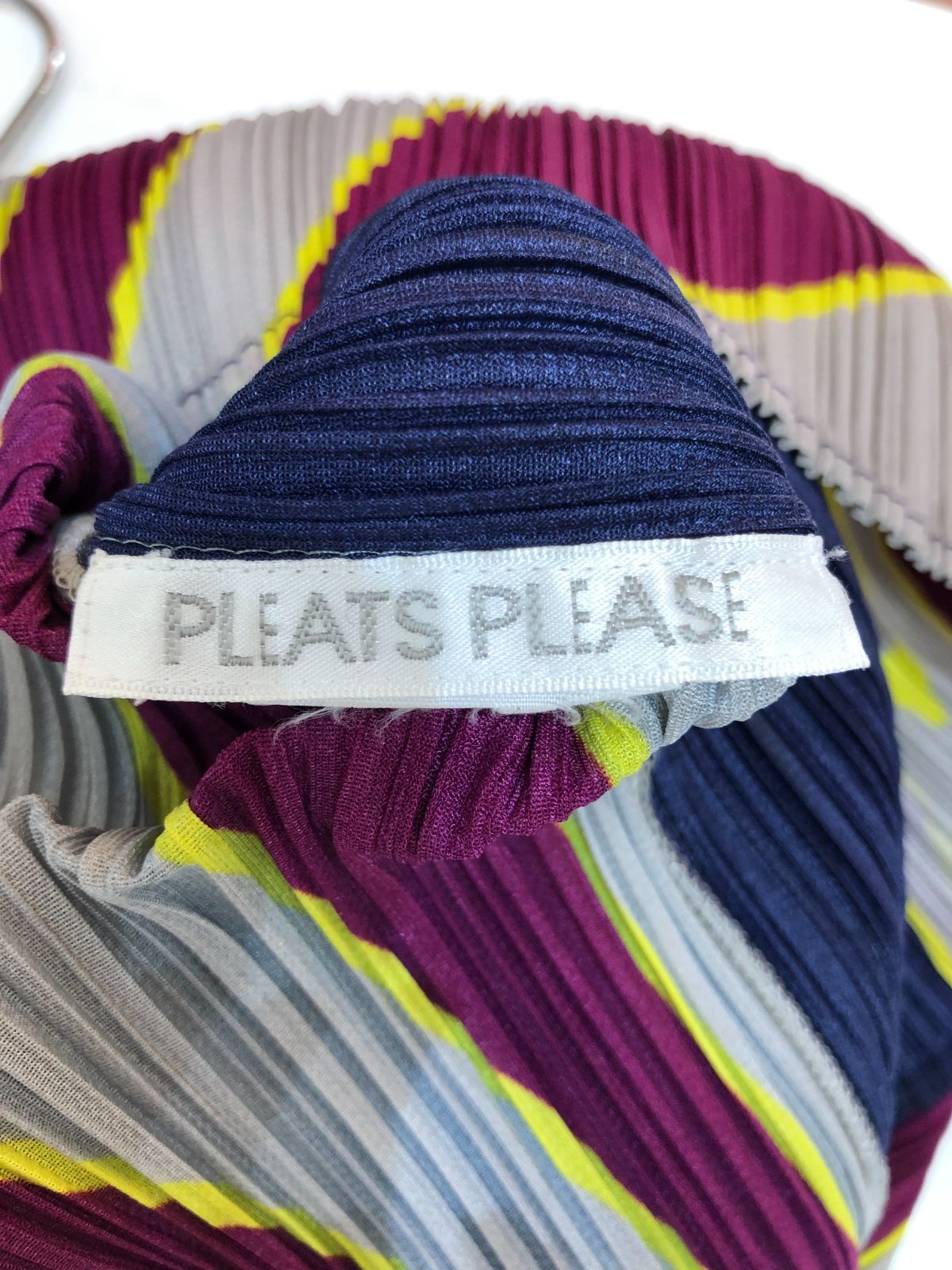 ルーレット柄 ハイネックカットソー