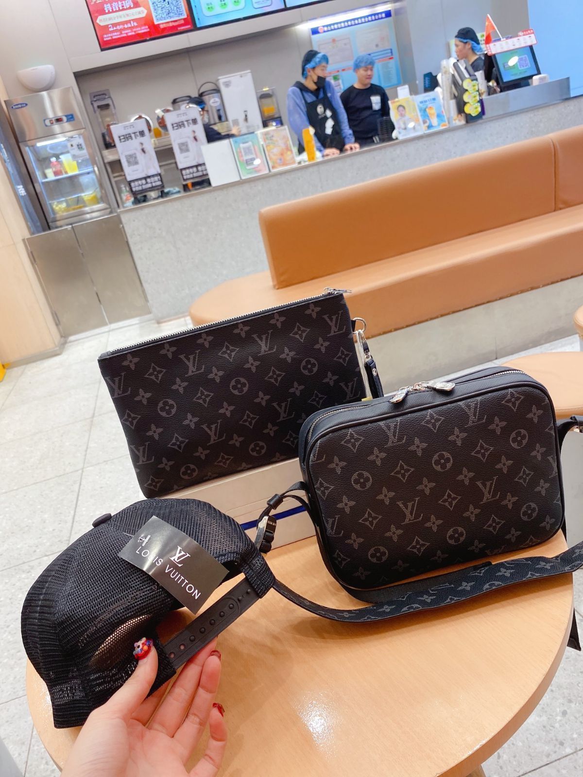 【完売必至】ヴィトン フォーマルもカジュアルも クラッチバッグ 極美品】 LOUIS VUITTON ルイヴィトン メンズ ショルダーバッグ