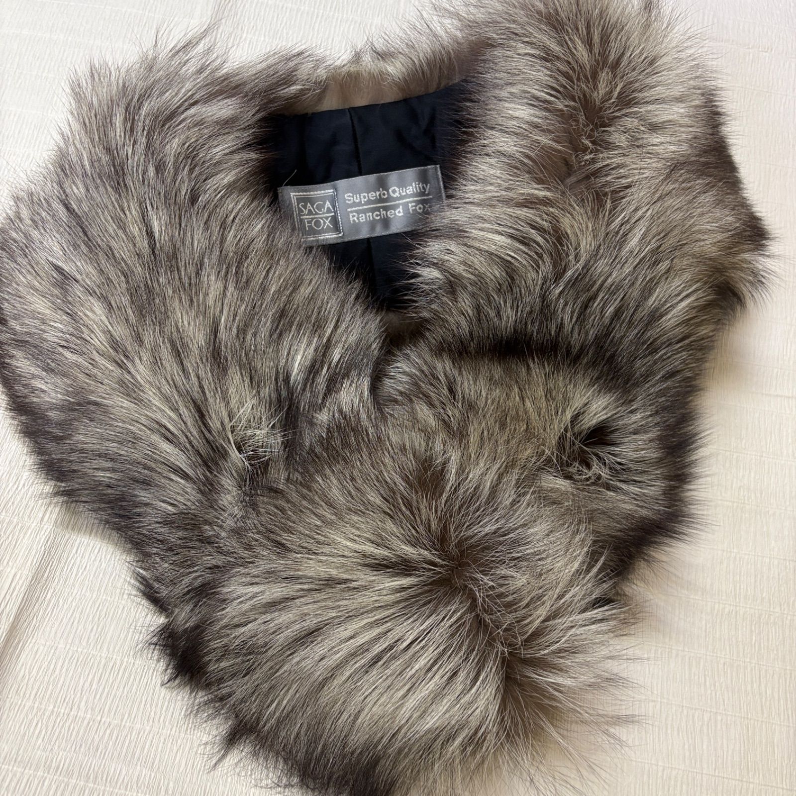 SAGA FOX ファー　ショールSuperb Quality SAGA FOX Superb Quality Ranched Fox Cizenne ファーショール