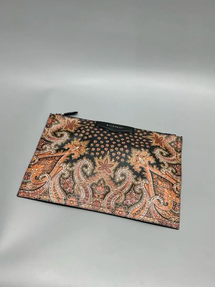 Givenchy ジバンシィ ペイズリー ペイズリー柄 ミディアム アンティゴナ クラッチ
