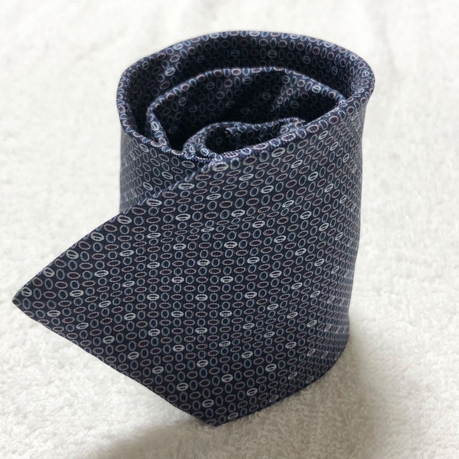 美品 DIOR HOMME ディオールオム CD柄 総柄 ネクタイ グレー 黒 美品 DIOR HOMME ディオールオム CD柄 総柄 ネクタイ グレー 黒