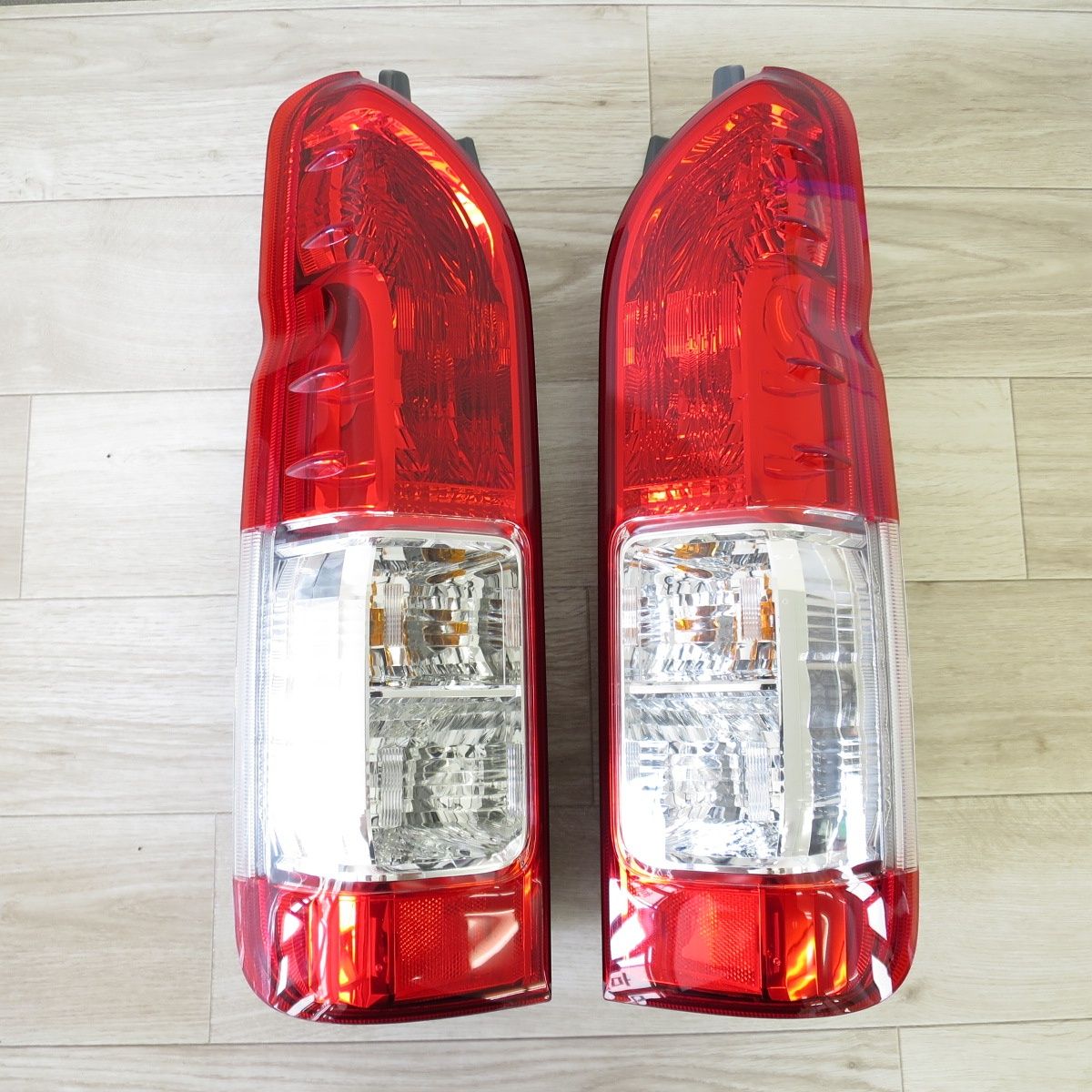 送料無料] 左右セット◇トヨタ 200系 ハイエース スーパー GL