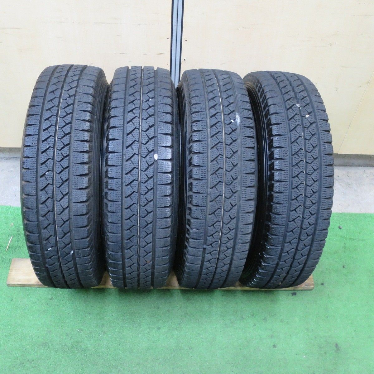 バリ溝 23年 9.5分 スタッドレス 165R13 6PR ブリヂストン ブリザック VL1 CVW 社外 アルミ 13インチ PCD100 4H 5091002TTス FFCRYSTALESIA_COM