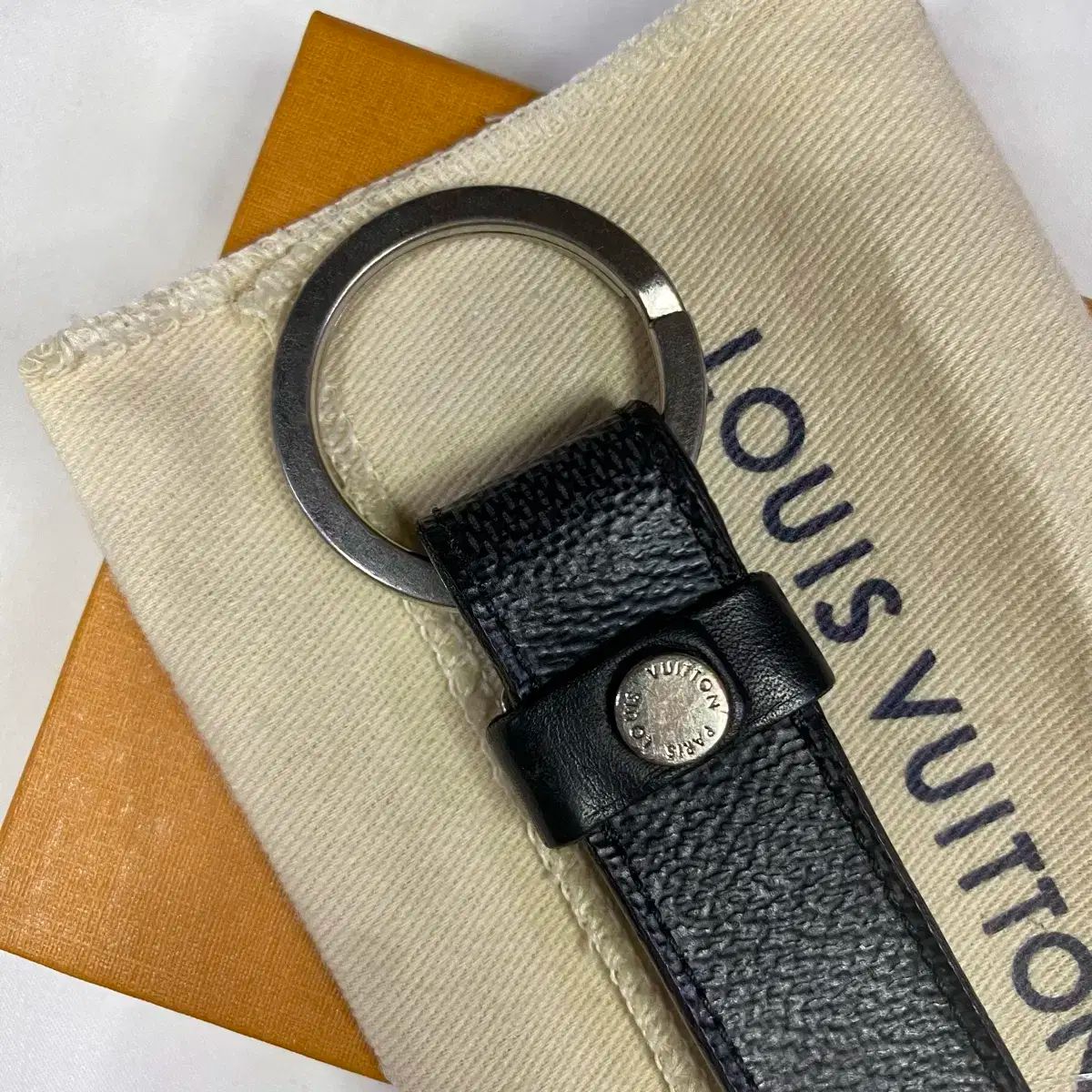 キーホルダー・ネオ LV クラブ S00｜ルイ・ヴィトン 公式サイト