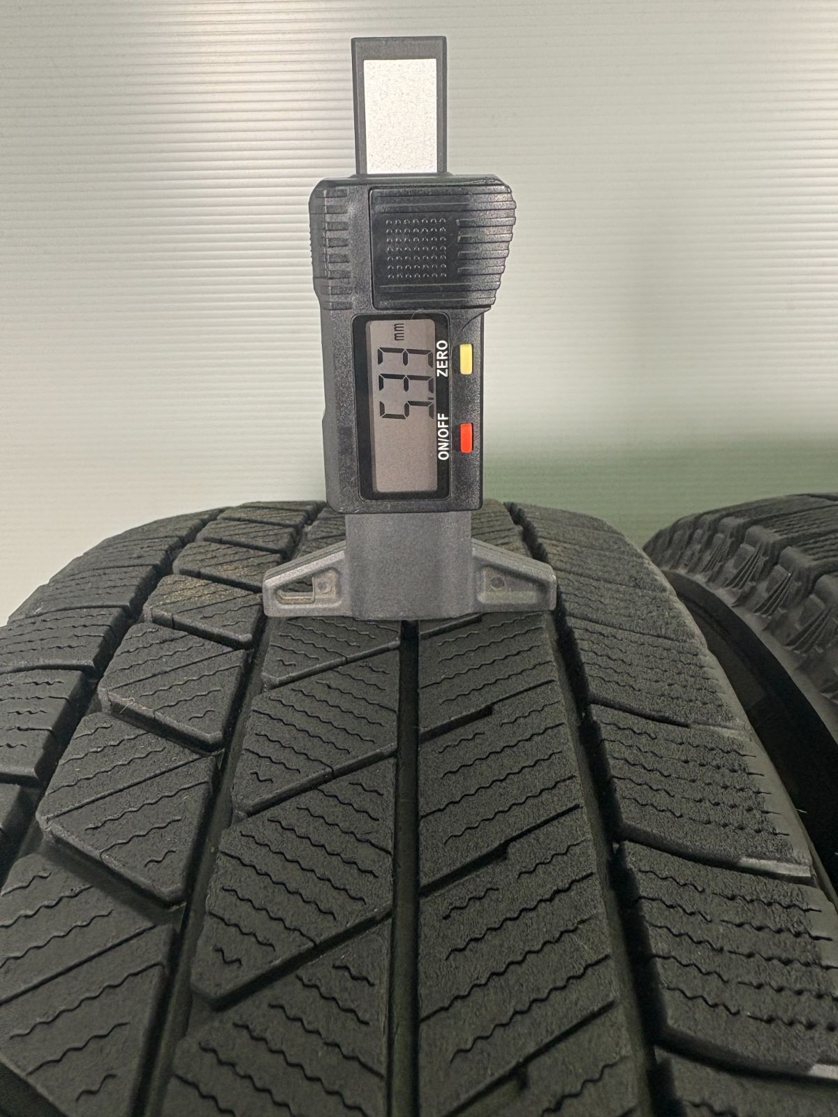 25年製送料込スタッドレスタイヤブリヂストンVRX3 185/60R15 2本① 25年