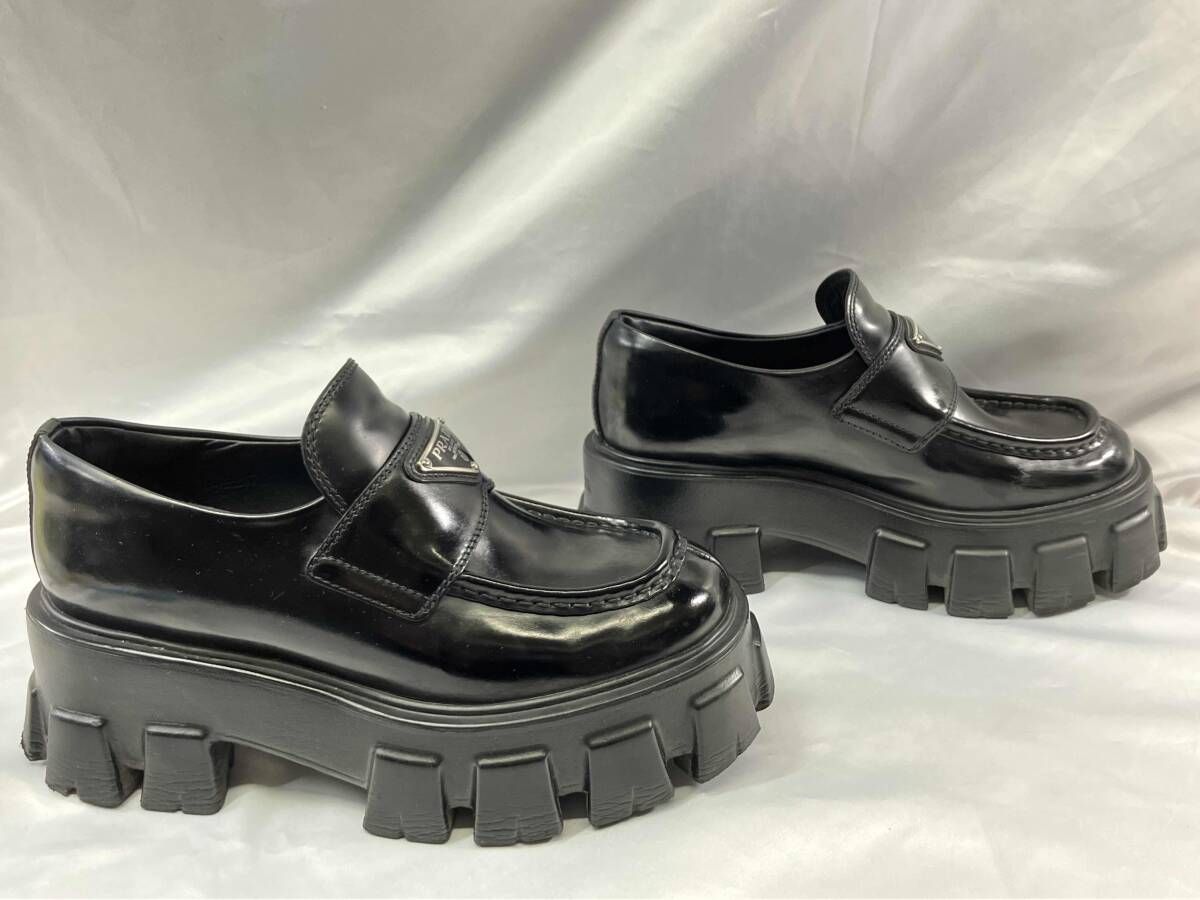 ブラッシュドレザー ローファー