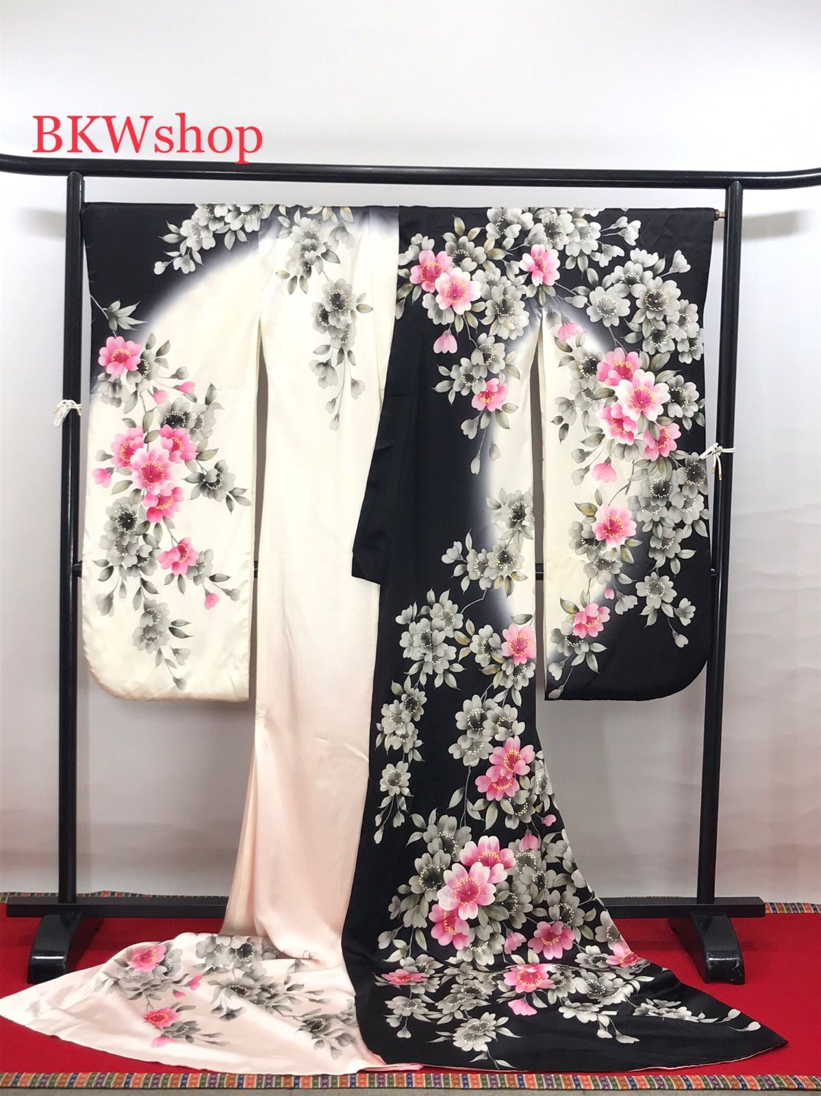 used 正絹 色打掛 白黒地 墨絵桜づくし 桂由美 結婚式 和装 花嫁