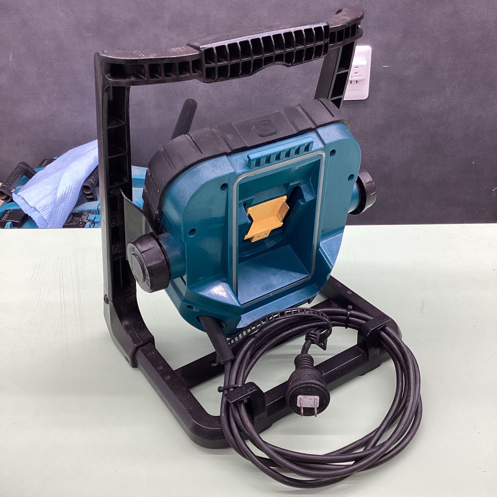 ☆マキタ(makita) コードレスLEDスタンドライト ML805【越谷店 ☆マキタ(makita) コードレスLEDスタンドライト ML805【越谷店