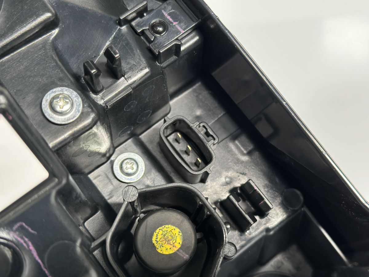 右テールランプ