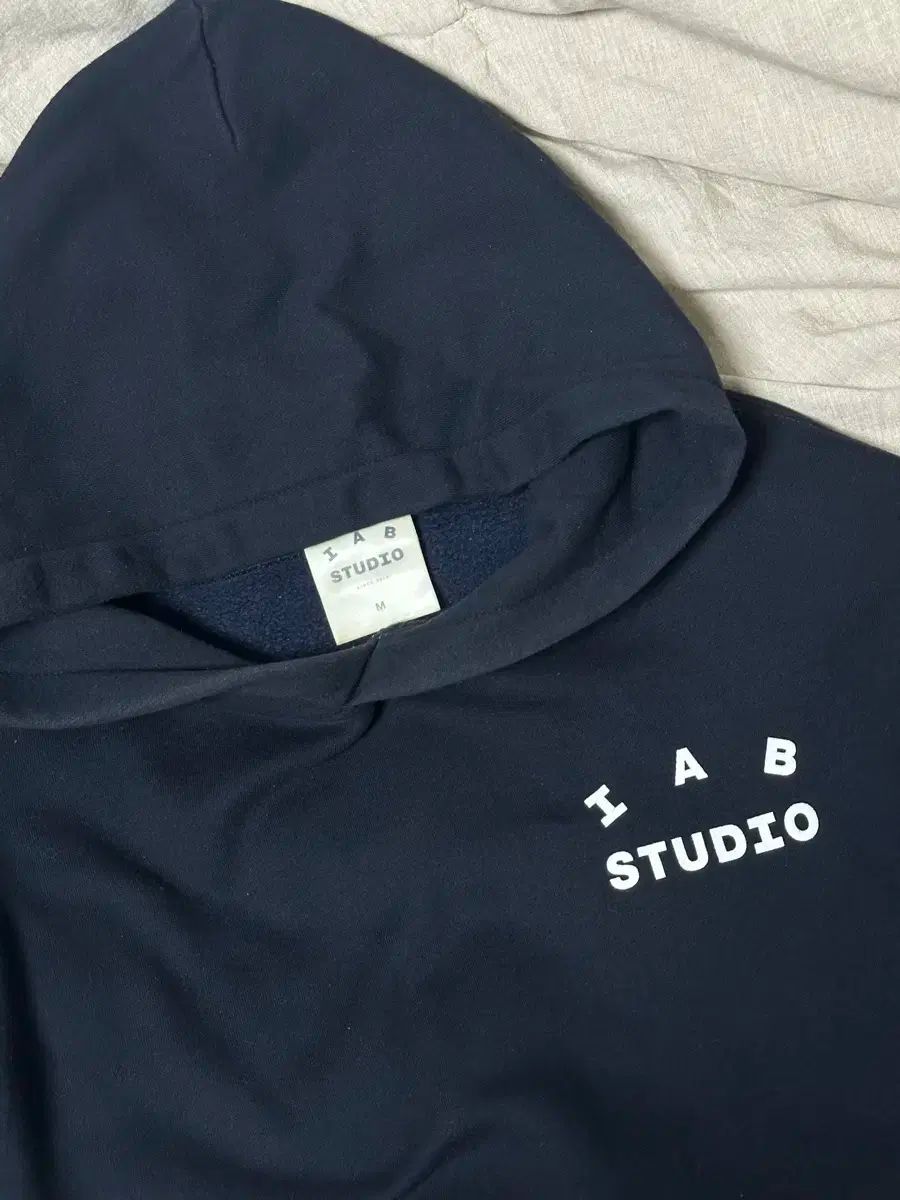 【雷市場（ポンジャン）商品韓国直送】 21ss IAB Studio(アイエービースタジオ) フード付きTシャツ ネイビー M