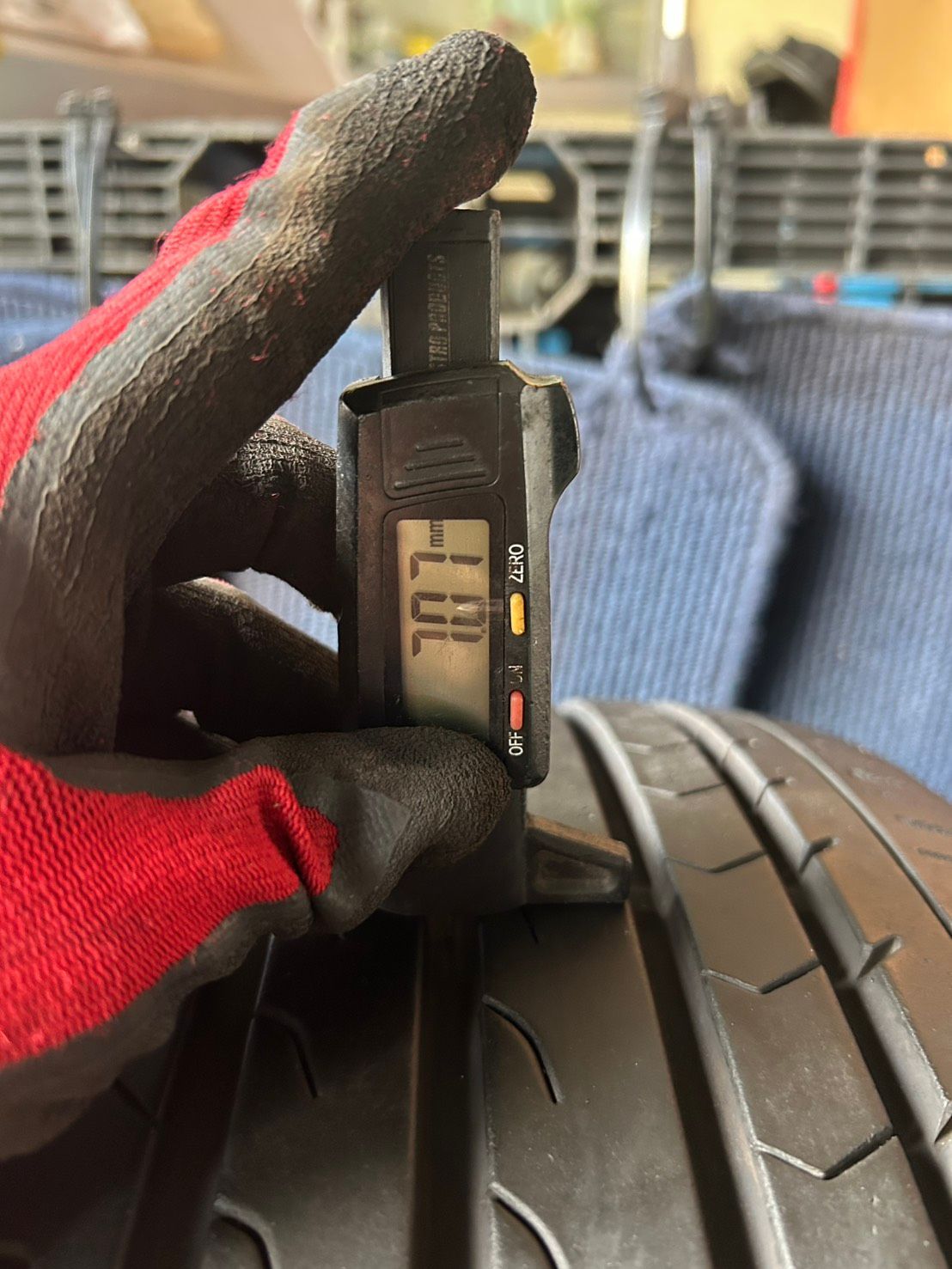 正直うれしいお手頃価格。 Sajjad Hossain 2025 製造 溝8～9分山 YOKOHAMA BluEarth-RV RV03 2本 225 50R18 ASP3301 送料無料。