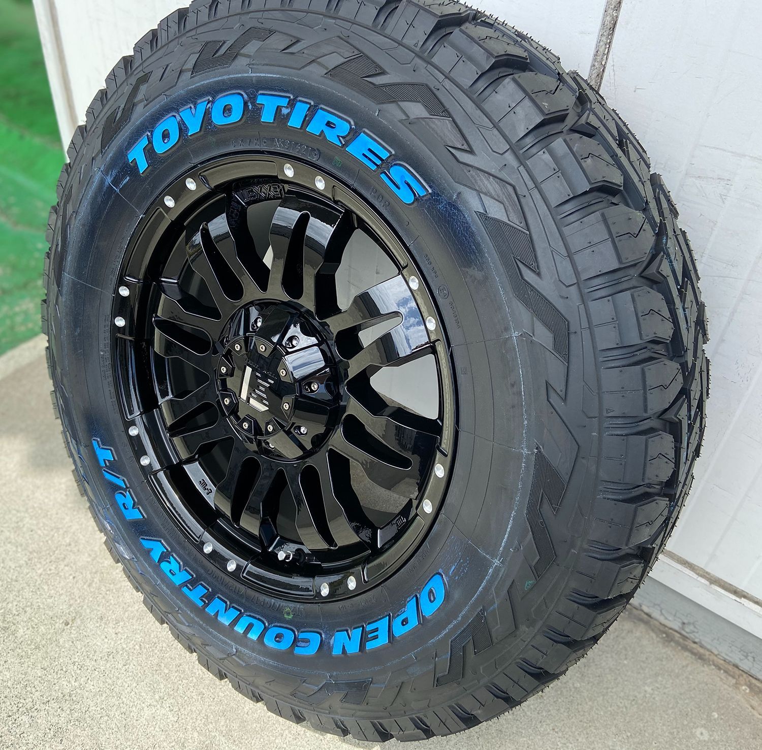 Balano プラド ハイラックス サーフ FJ サバーバン タホ Ｈ3 17インチ トーヨー オープンカントリー MT 265/70R17 265/65R17