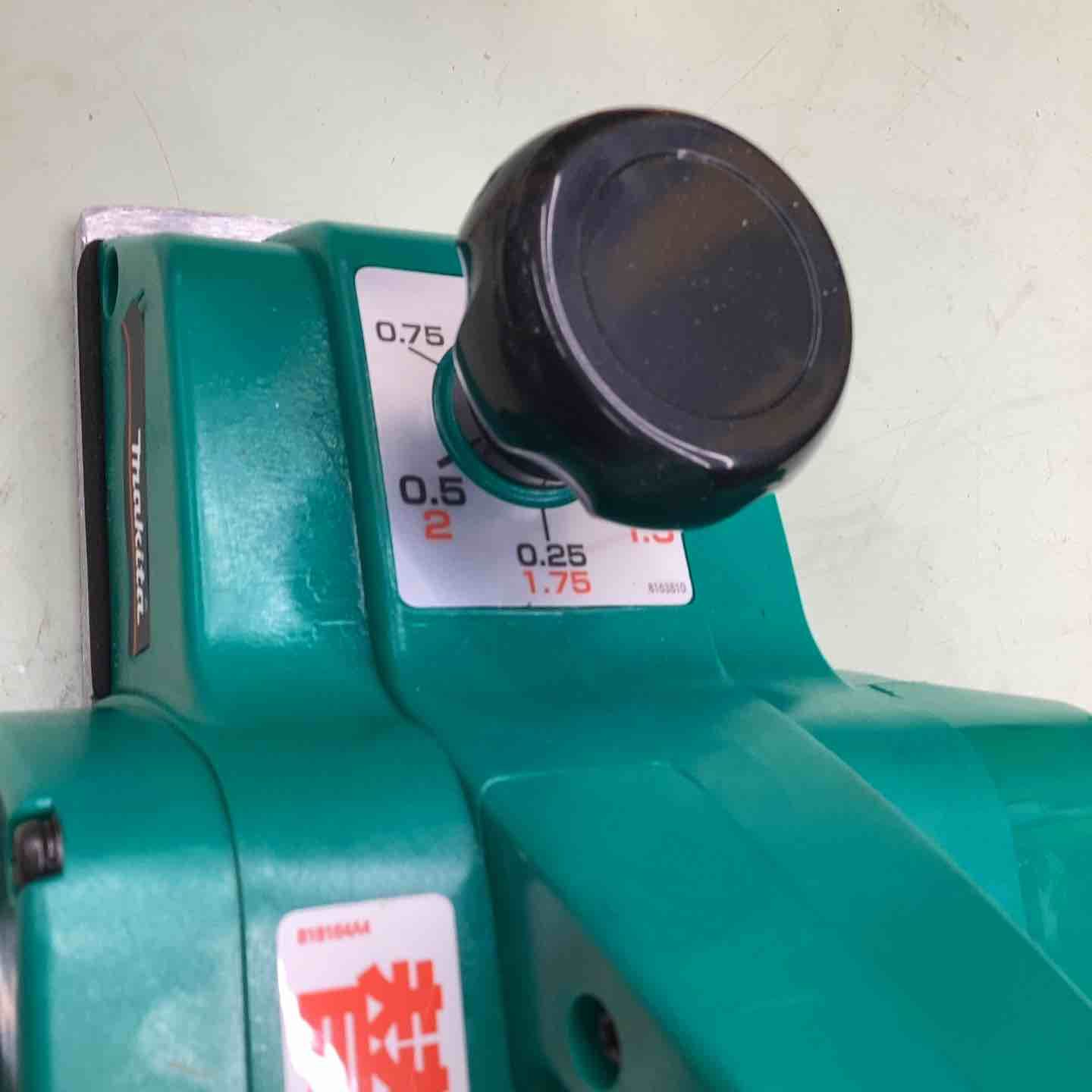 マキタ makita 電気カンナ M 192 100 v 研磨不要 替刃式 小型 面取り作業 その他 研磨機 電動工具 エア工具