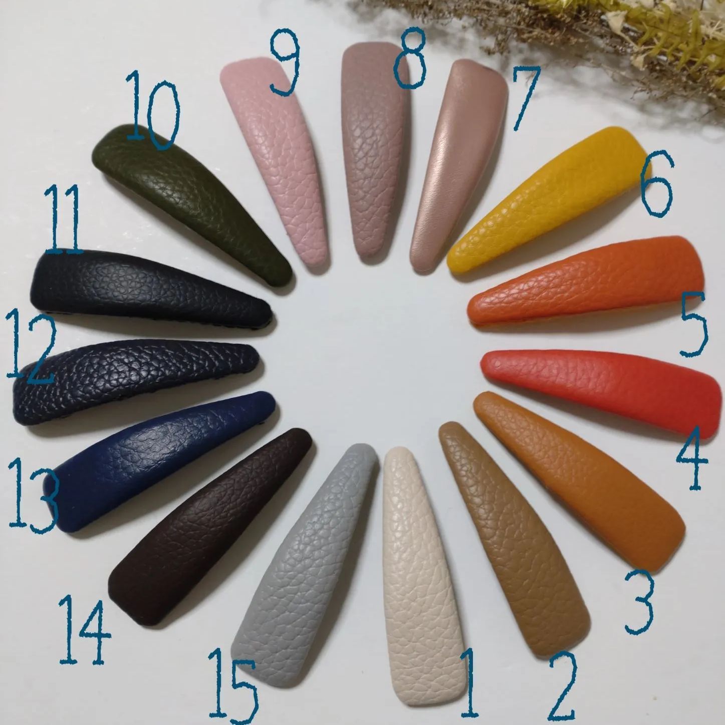選べるフェイクレザーパッチンピン ハンドメイド - メルカリ