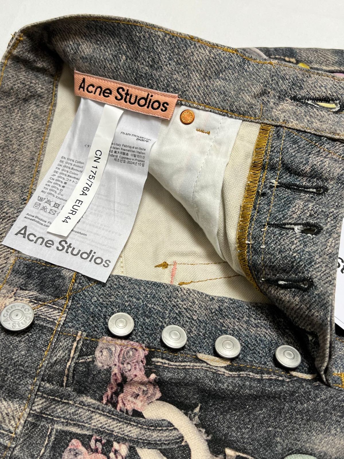 JEANS -