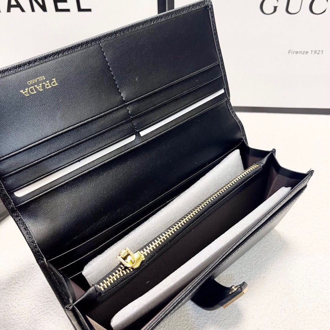 プラダのお財布 PRADA プラダ 財布｜海外ブランド通販AXES