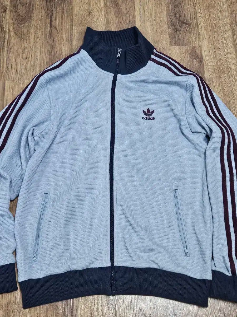 アディダス オリジナルス トラックジャージ ライト グレー