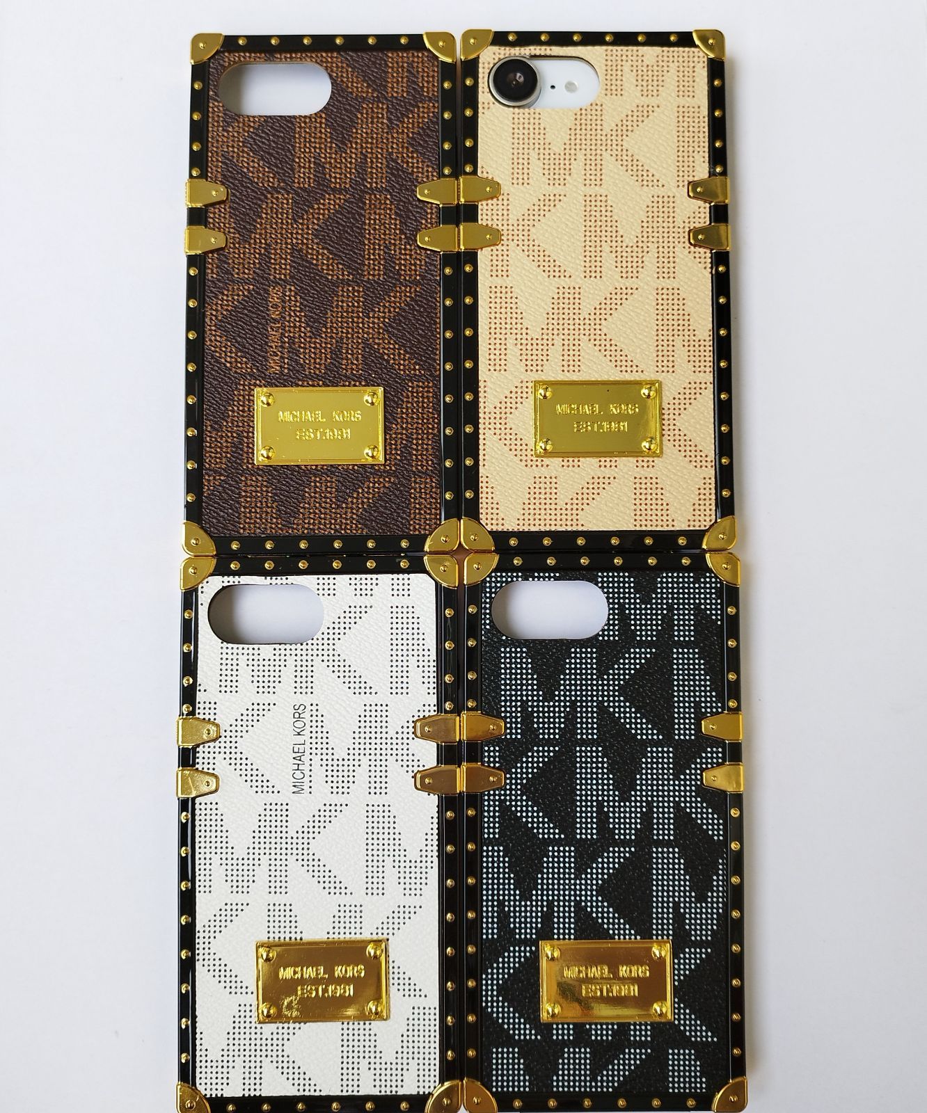 マイケルコース Michael Kors iPhone16e ブラック ホワイト