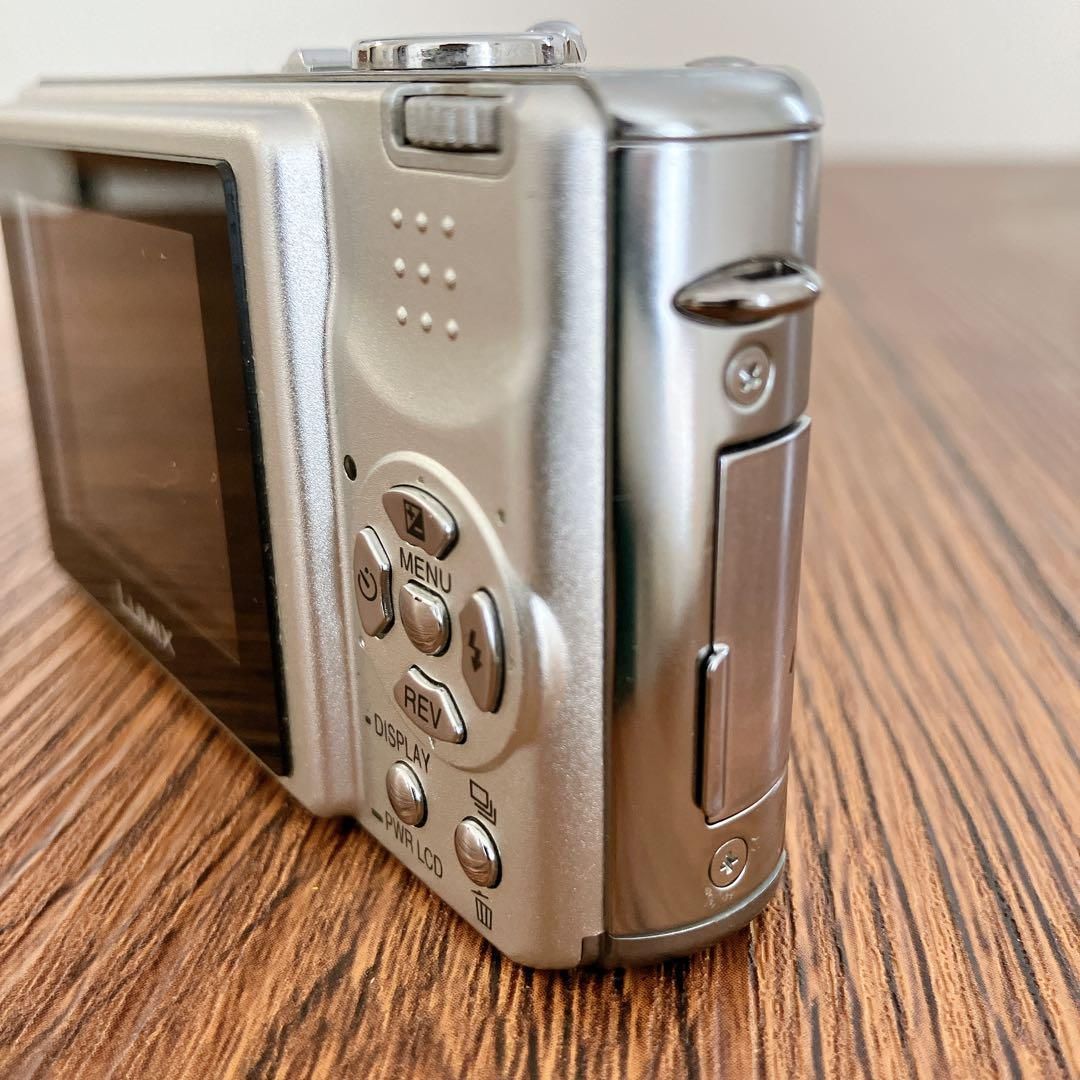 Panasonic LUMIX DMC−FX2 デジカメ　シルバー Panasonic LUMIX DMC-FX2シルバー デジカメ 動作確認済 - メルカリ