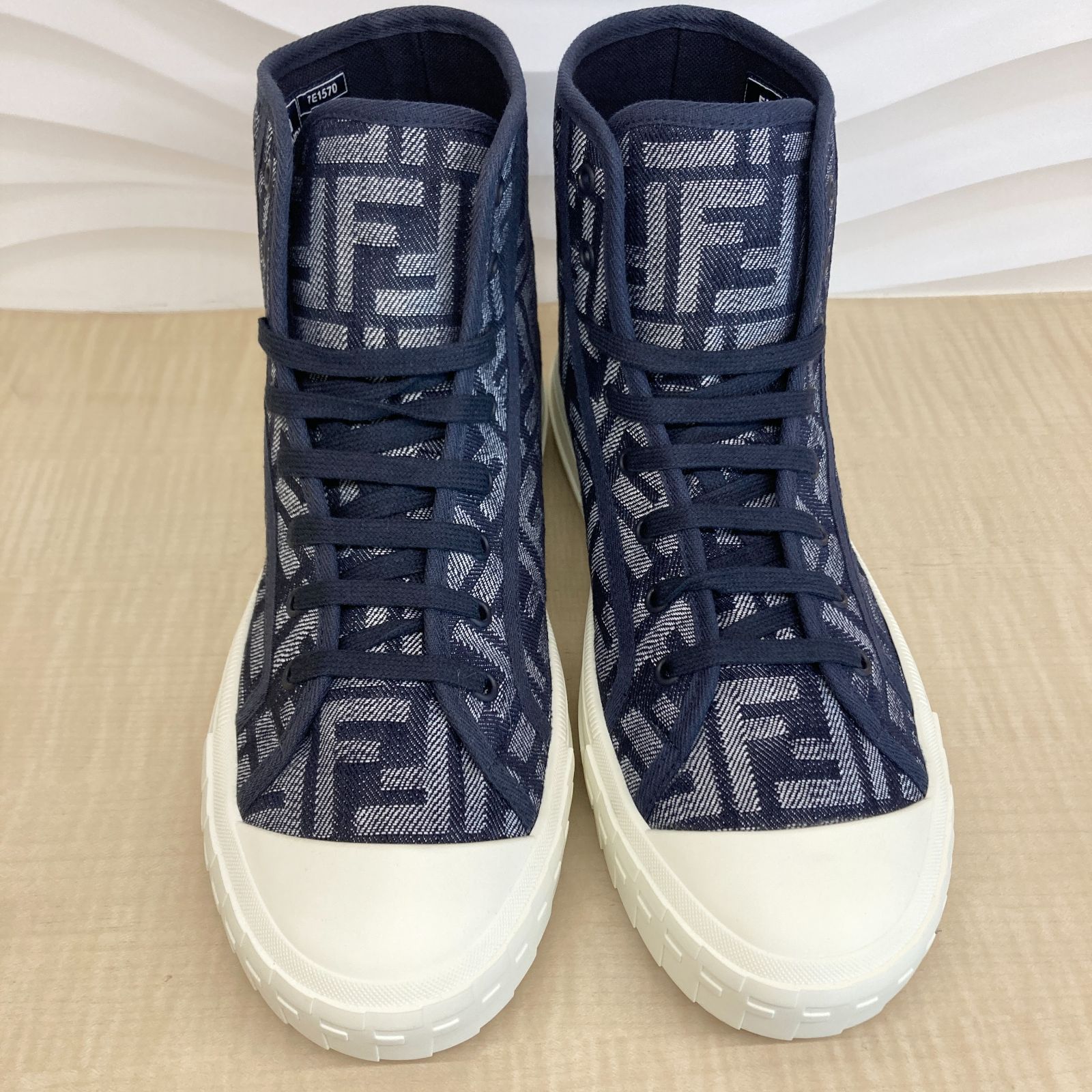 新品未使用！送料込み★FENDI★ドミノ スニーカー ◇未使用品◇ FENDI フェンディ スニーカー ドミノ ブルーデニム ハイ