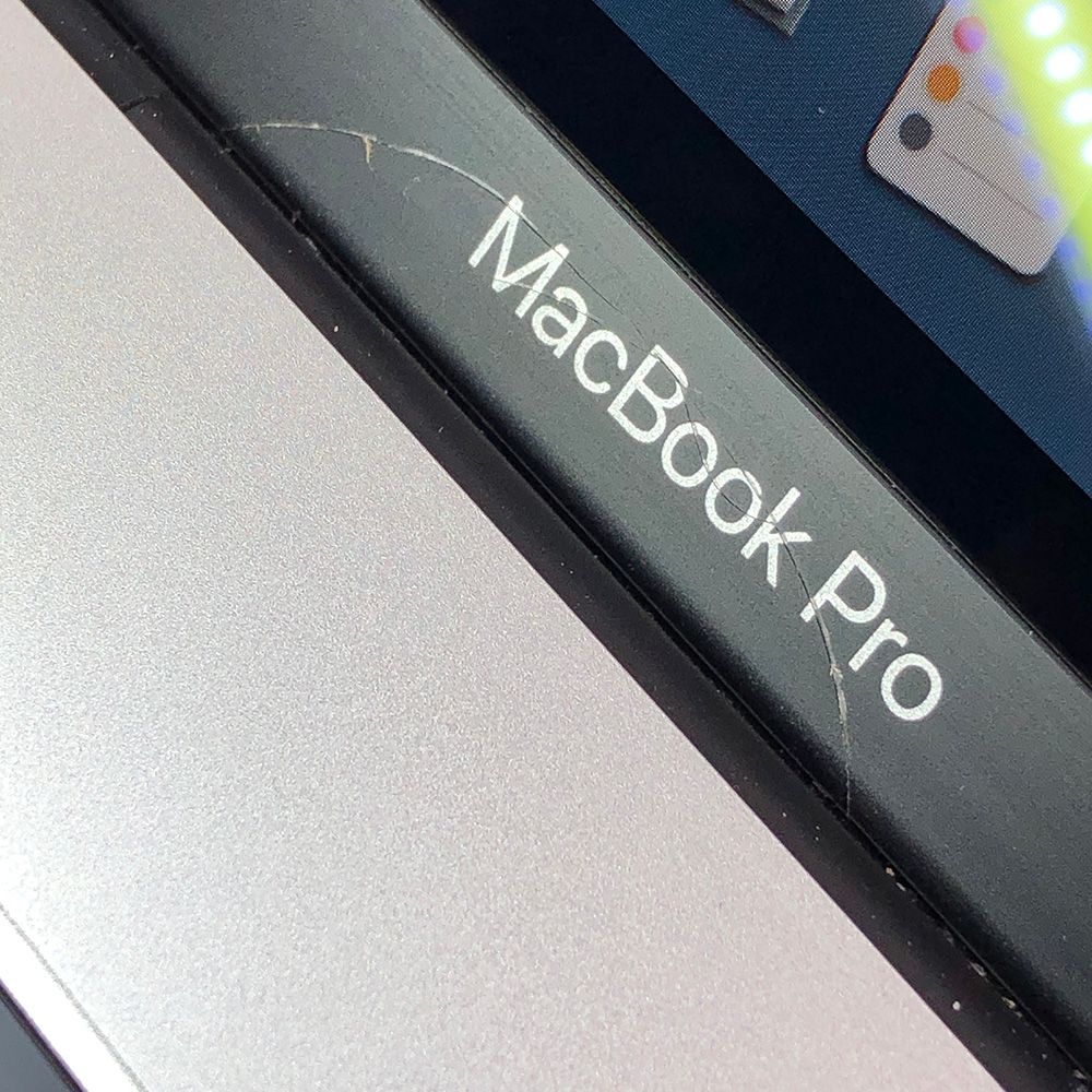 Apple - ◆ジャンク品・本体のみ◆Apple MacBook Pro (15インチ 2019)【i7・32GB・256GB・Radeon Pro 555X】★フレーム割れ 他 A1990 EMC3359/LT-JUNK-250836（329564） ◇ジャンク品・本体のみ◇Apple MacBook Pro (15インチ 2019