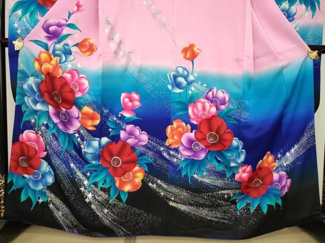 華やかな花柄の着物　振袖　舞花文　暈し染め　洗える着物★　大衆演劇 華やかな花柄の着物 振袖 舞花文 暈し染め 洗える着物☆ 大衆