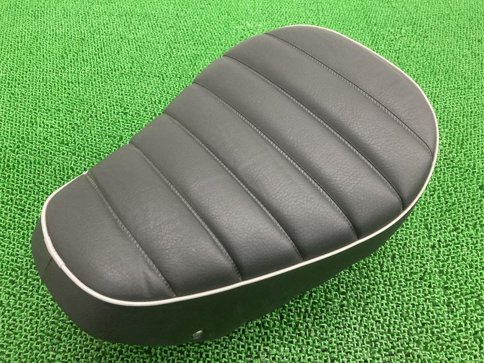 モンキー シート AB27-2101*** ホンダ 純正 中古 バイク 部品 2012年式外し AB27 MONKEY 破れ無し 人気のノーマルシート 品薄