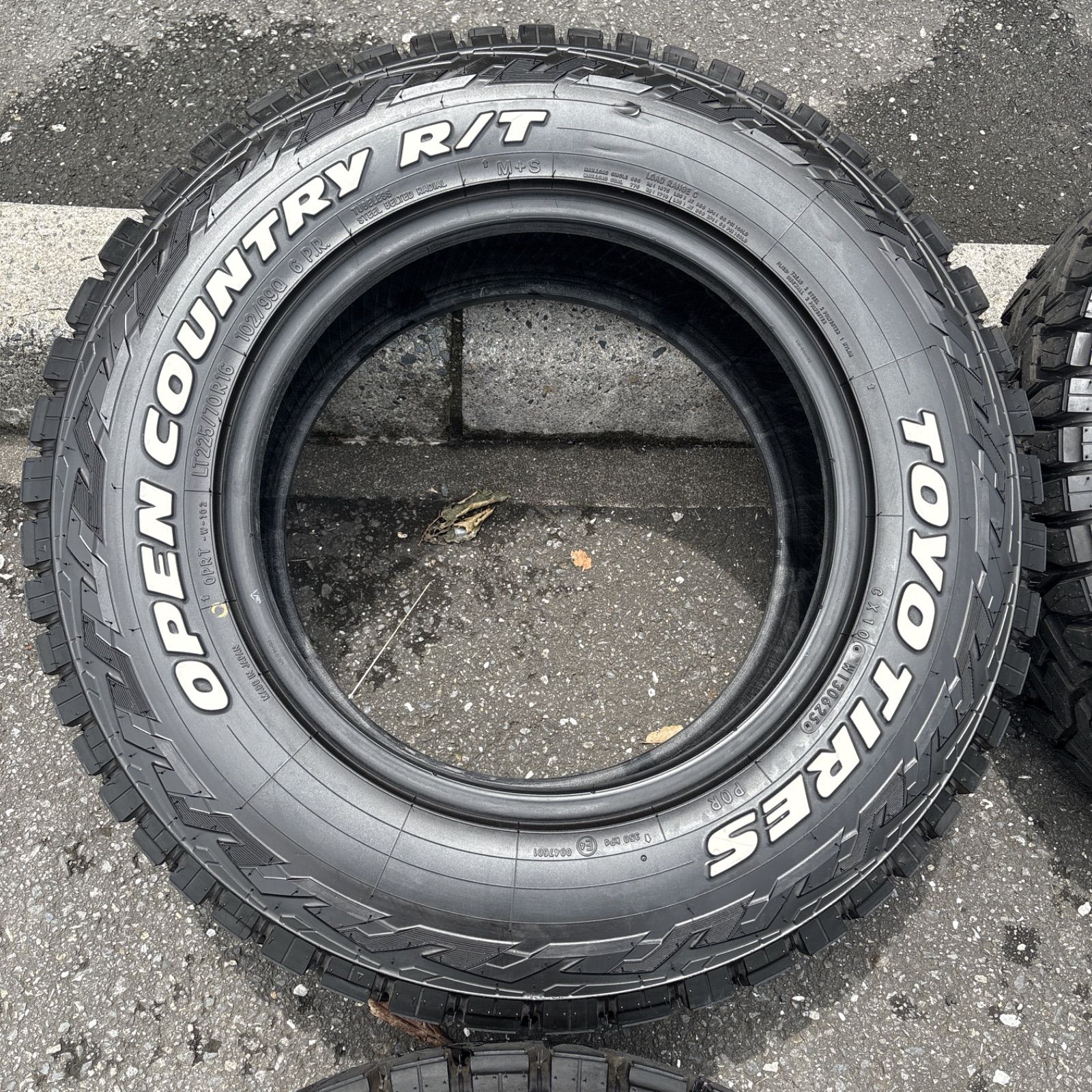 げ バリ溝難有 TOYO TIRE トーヨータイヤ OPEN COUNTRY オープンカントリー 225 70R16 4本セット ホワイトレター