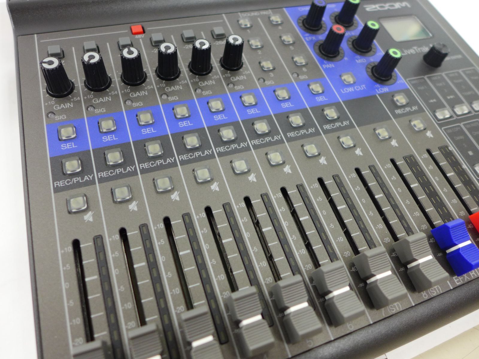 LiveTrak L-8