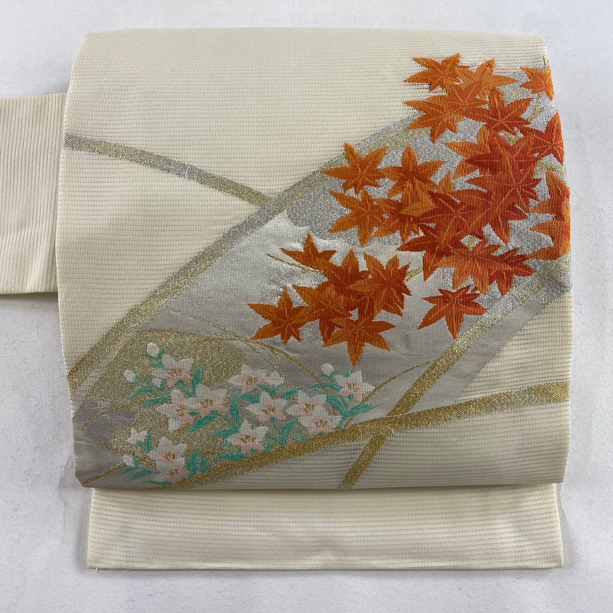 夏　絽　名古屋帯(ベージュとカラシ色の中間の色味に紅葉とゴールドシルバーの竹囲い 夏 絽 名古屋帯(ベージュとカラシ色の中間の色味に紅葉と