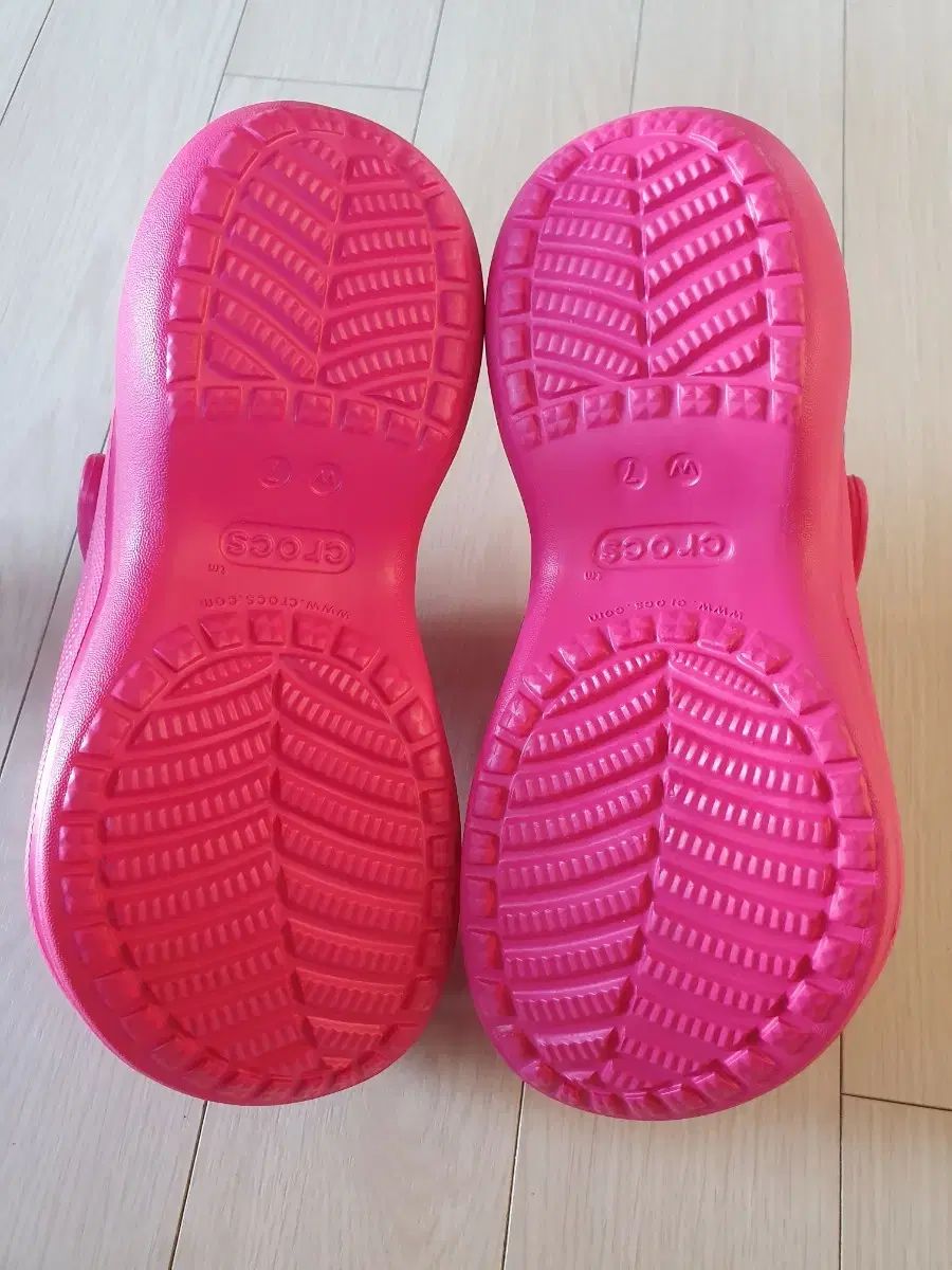 crocs
