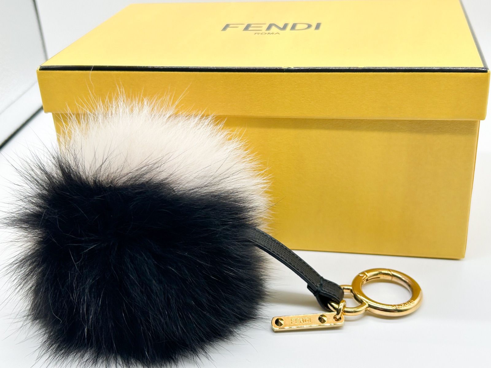 FENDI　フォックス　ファー　チャーム　キーホルダー FENDI フォックス ファー チャームキーホルダー - メルカリ