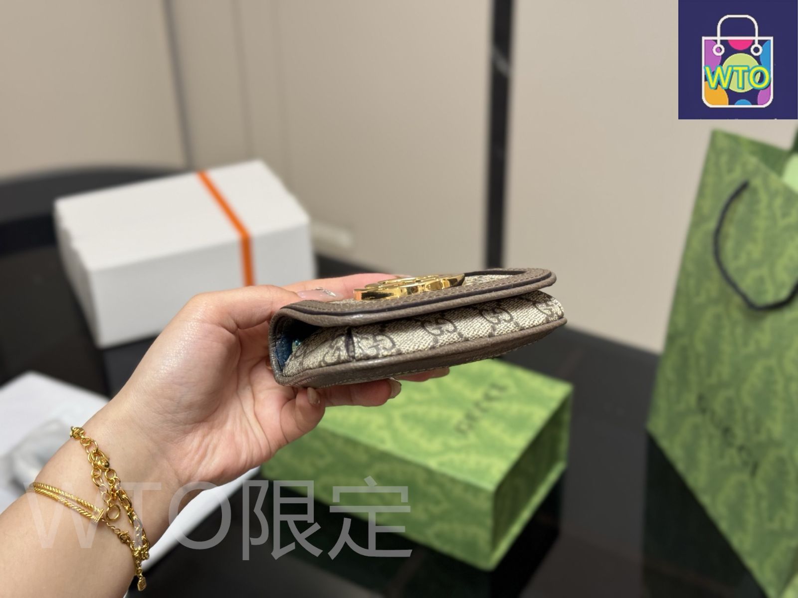 ◆1-3日でお届け◆関送込【GUCCI】Blondie*レザー*ミニバッグ 今日特価】Gucci Blondie ショルダーバッグ（12.9cm）-MM輸入