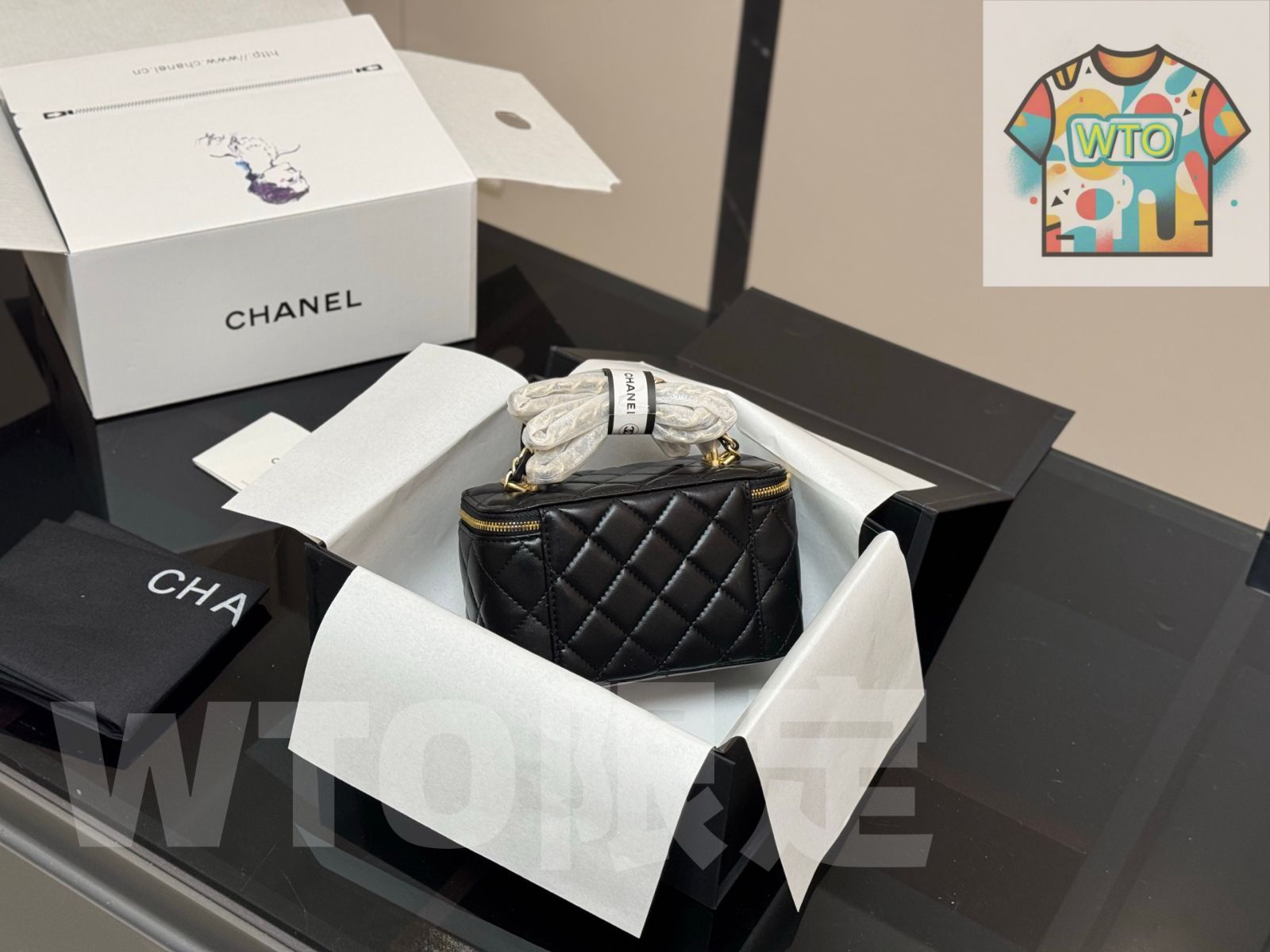 今日特価】Chanel Handle Makeup Box ハンドルメイクボックス