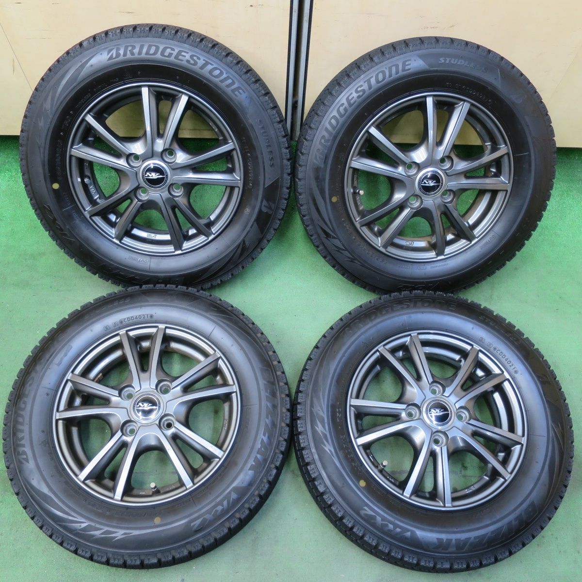 バリ溝 21年 8.5分 スタッドレス 145 80R13 ブリヂストン ブリザック VRX2 NIRVANA NV ニルヴァーナ ニルバーナ 13インチ PCD100 4H 5092008イス