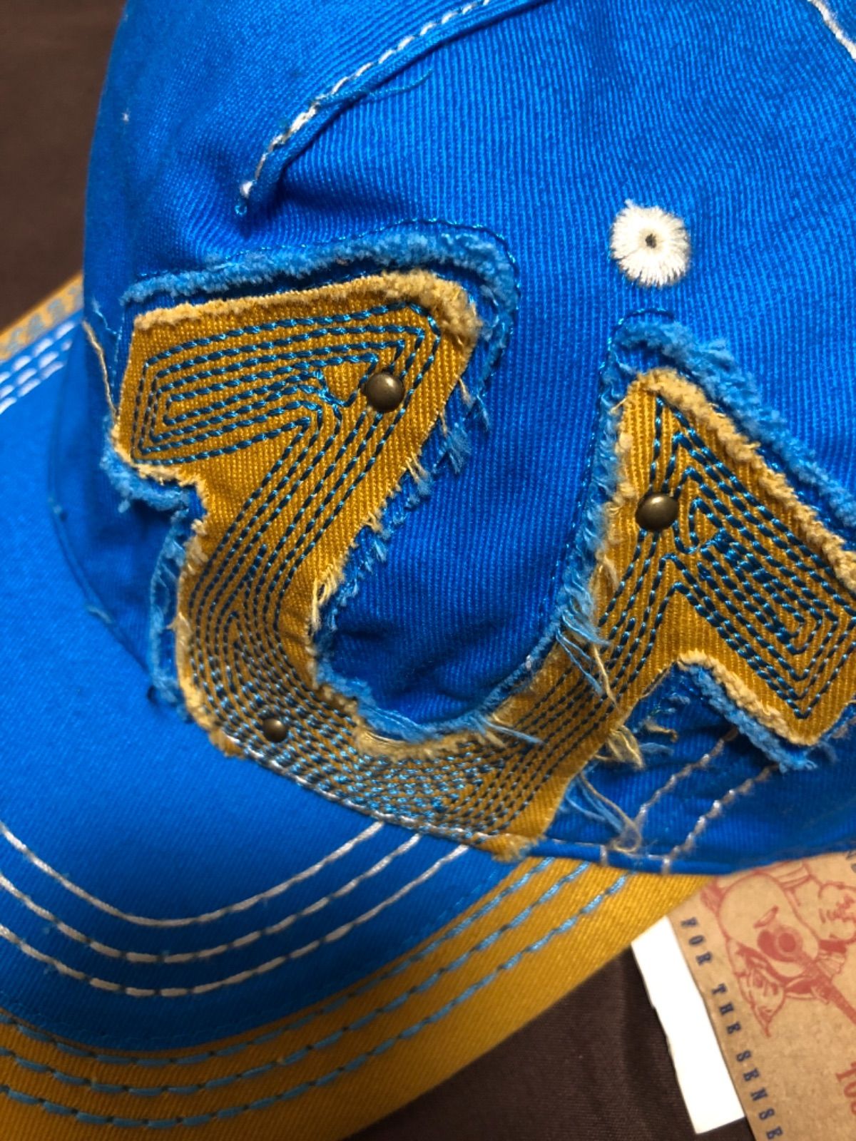 045 TRUE RELIGION ブルー ロゴ刺繍 キャップ - メルカリ