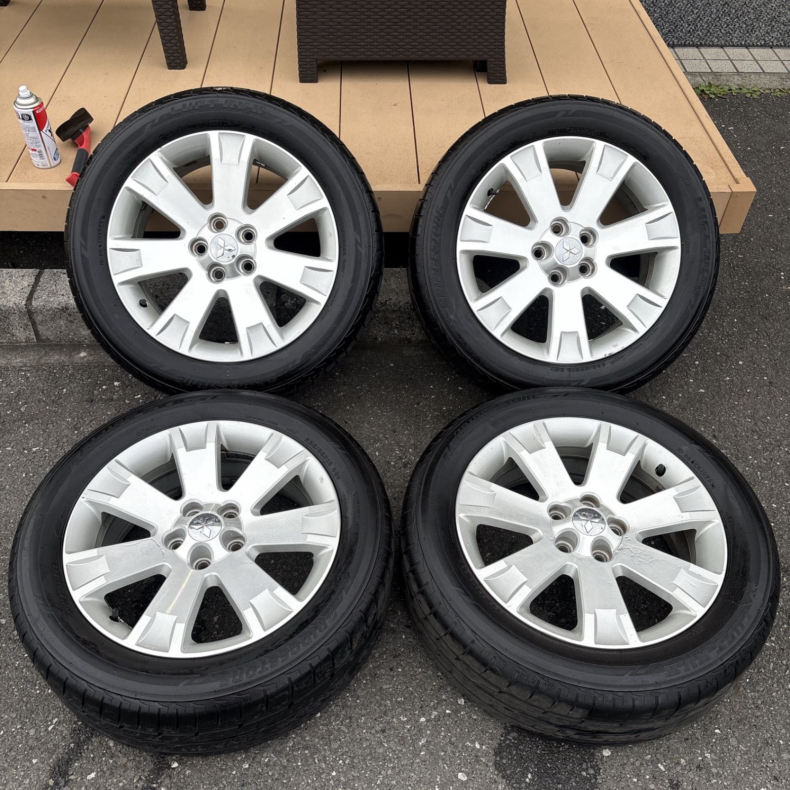 バリ溝 三菱 デリカD5 純正ホイールタイヤセット 225 55R18