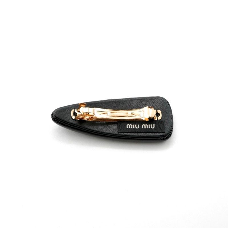 miu miu ブラック ヘアピン ゴールドロゴ￥￥￥ ミュウミュウ Miu Miu ヘアアクセサリー ロゴ ヘアクリップ ブラック