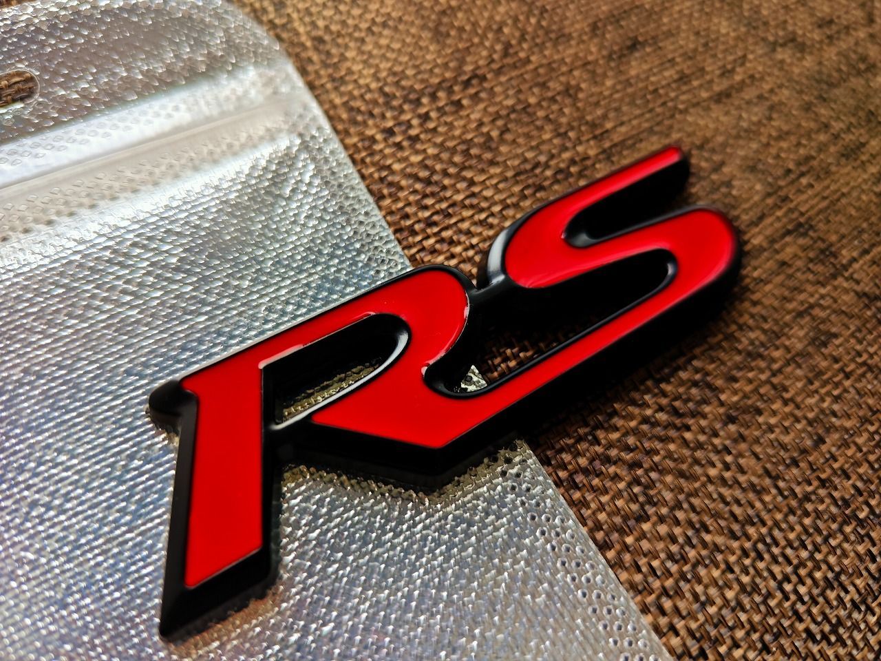 RS⭐︎R 立体エンブレム　金×赤　新品未使用未開封！ 2025年最新】rsr エンブレムの人気アイテム - メルカリ