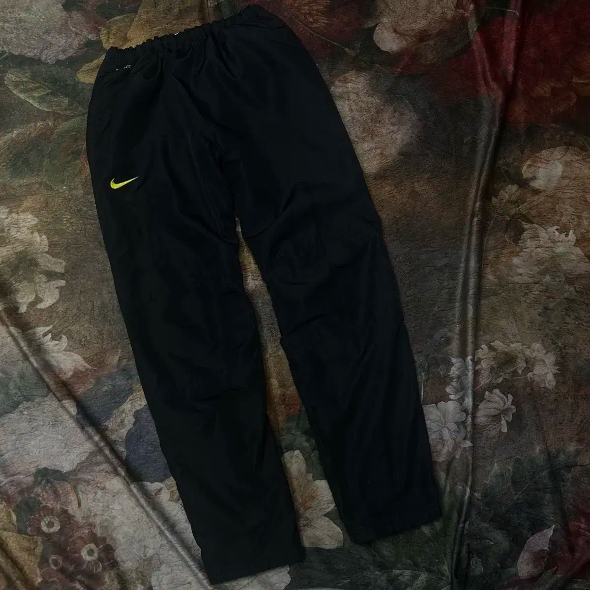 Nike(ナイキ） ヴィンテージ ステッチ バックロゴ ブラックスウッシュトラックパンツ L adidas(アディダス) ナイキパンツ