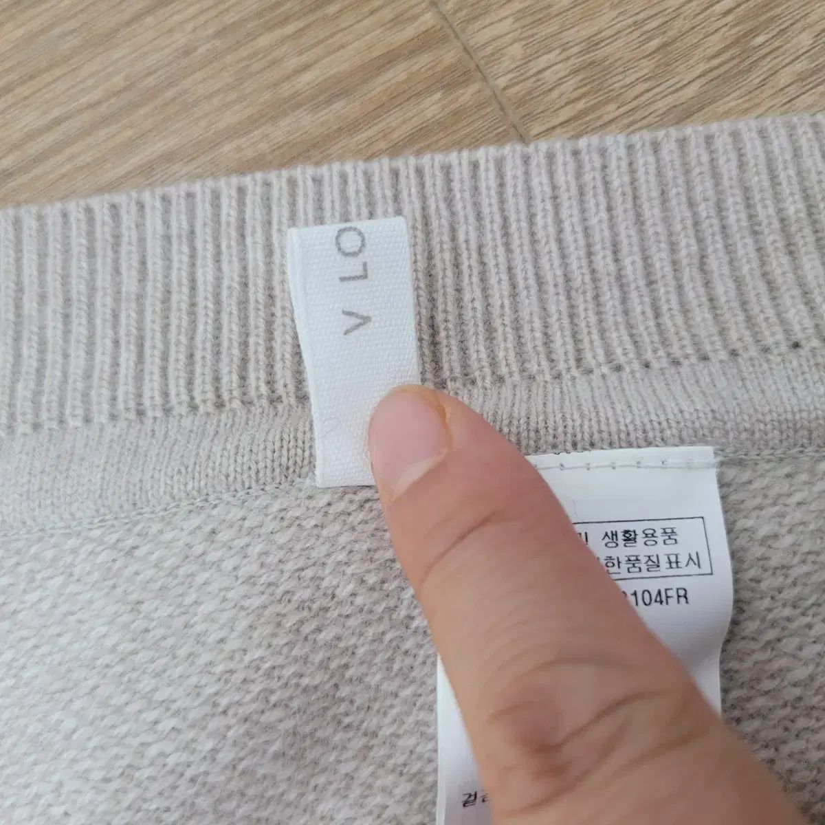 【在庫限りの大特価】 VOV V LOUNGE アイボリー タートルネック ニット ケープ 最大級の品揃え！