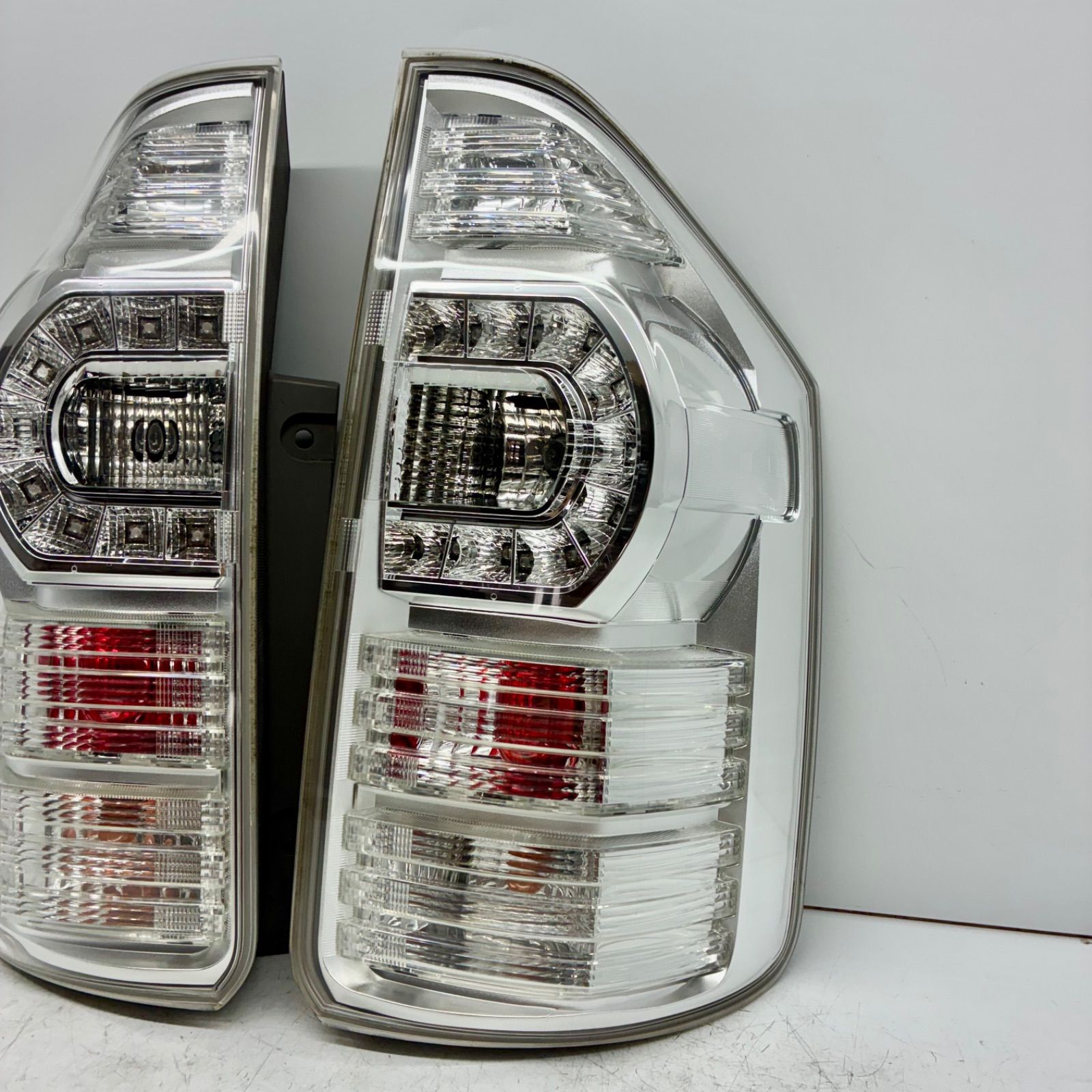 トヨタ ヴォクシーZRR70 ZRR75 テールランプセット 楽天市場】70系 ヴォクシー 70VOXY ZRR70 / ZRR75 前期 後期