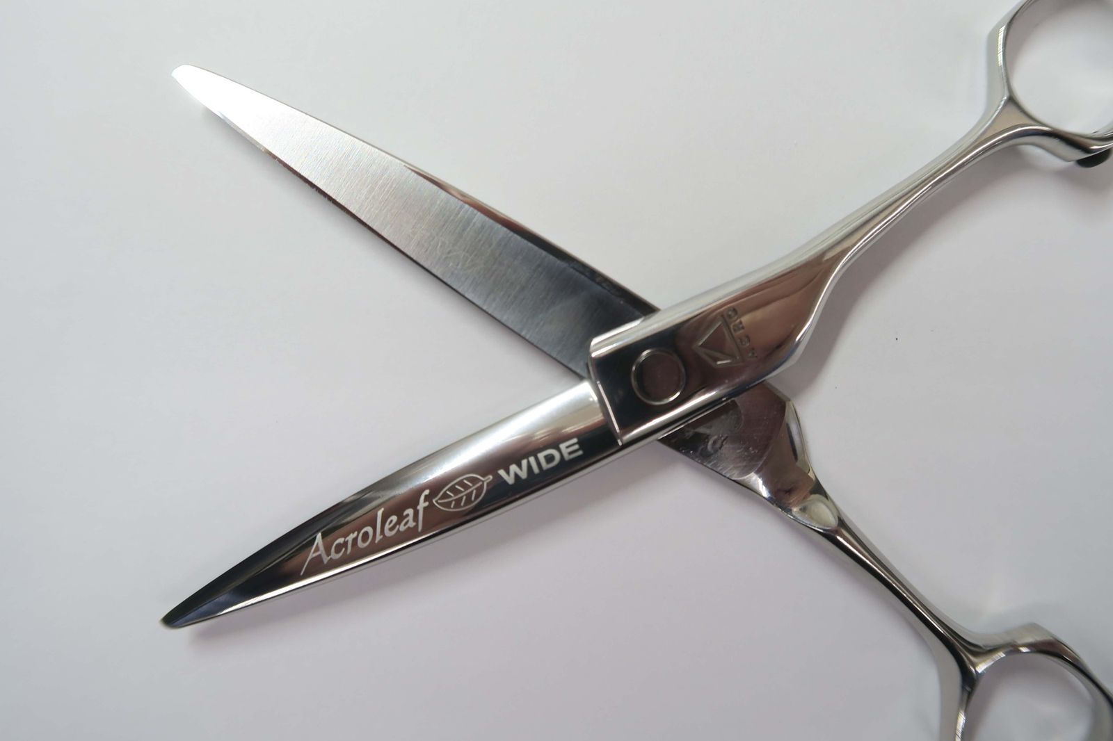 Bランク【MIZUTANI SCISSORS ミズタニシザーズ】 ACRO Acroleaf WIDE M-Heavy Cubism Cut シザー  美容師・理容師 5.9インチ 右利き 【中古】:H-7775